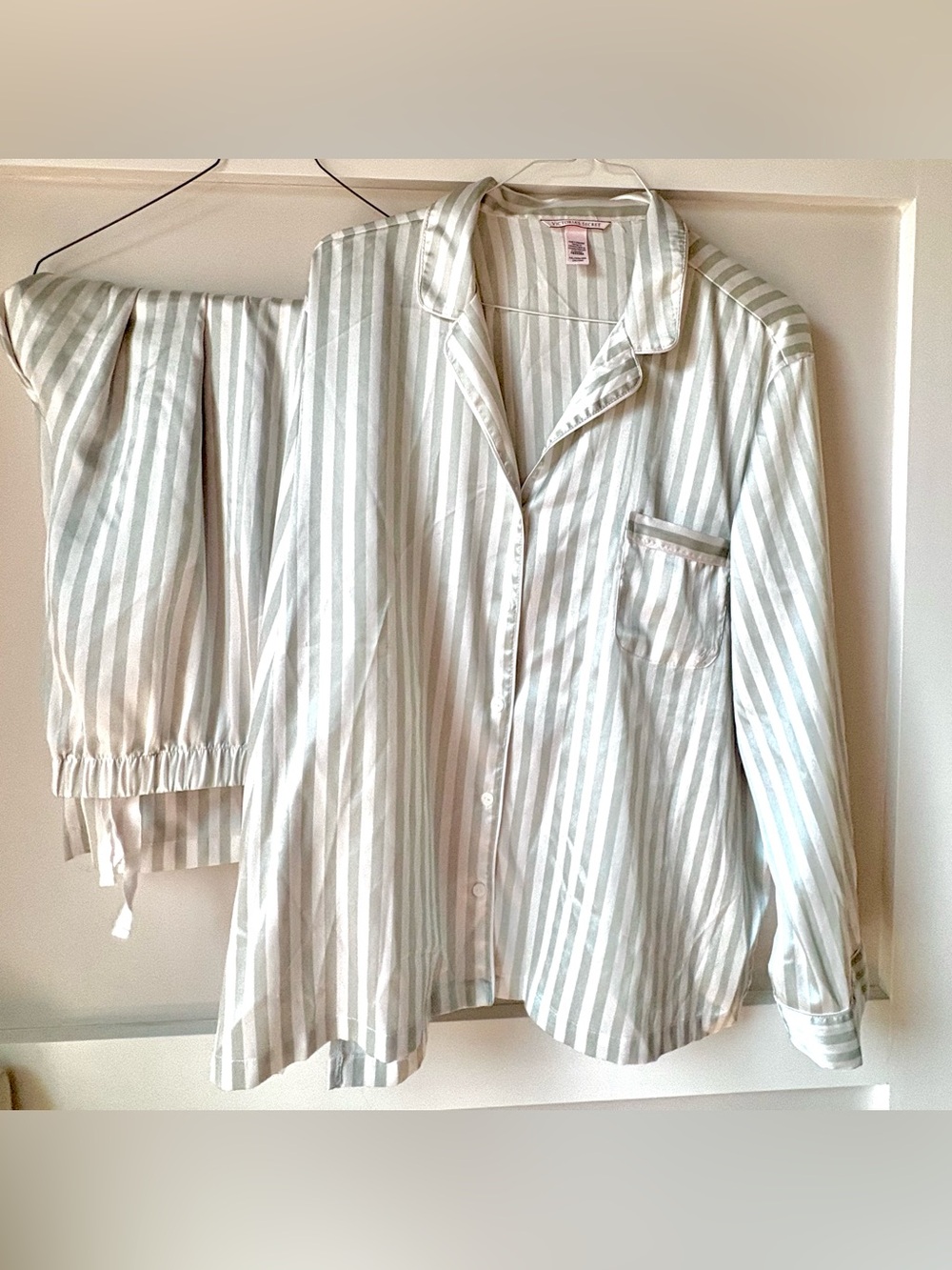 Victoria's Secret Signature Satin
Pajama Set - Light Green Stripe Women’s XXL